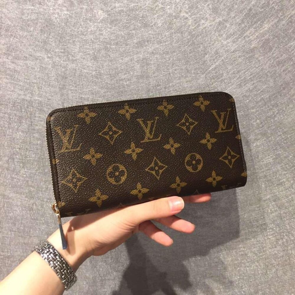 Stylish Louis Vuitton wallet